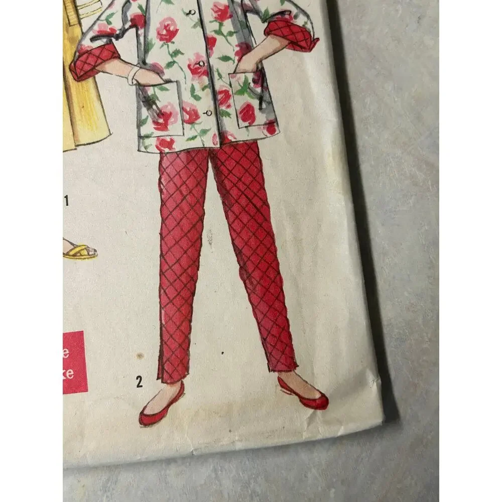 Vintage Simplicity Pattern #2319 Girls 2 Piece Lounging‎ Pajama Robe Set Size 8